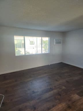 5809 N. Reseda Blvd, Apt. 205, Tarzana, CA 91356